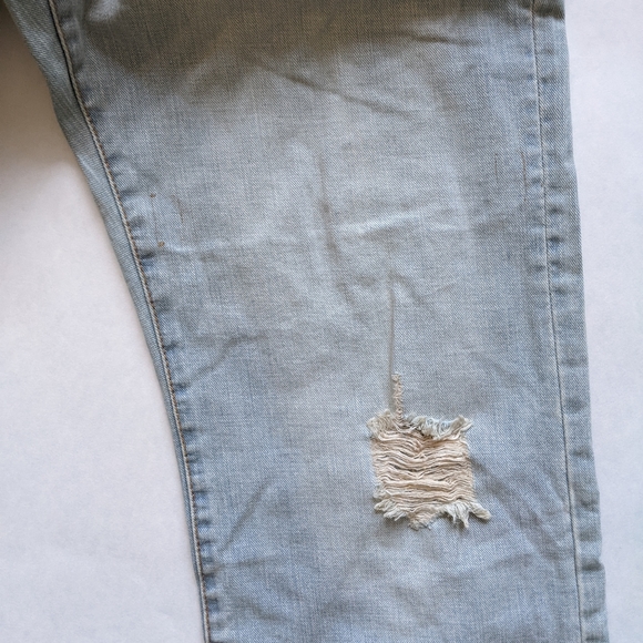 Old Navy Famous Light Wash Distressed Jeans 34x30 - Picture 7 of 12